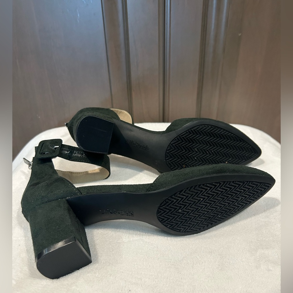LifeStride Admire Ankle Strap Pointed Toe Suede Pump in Forest Green, Size 6.5 - Picture 12 of 13